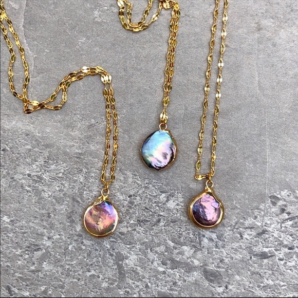 ❣️Last One❣️Dainty Peacock Pearl 22k Gold Necklace - Picture 4 of 7